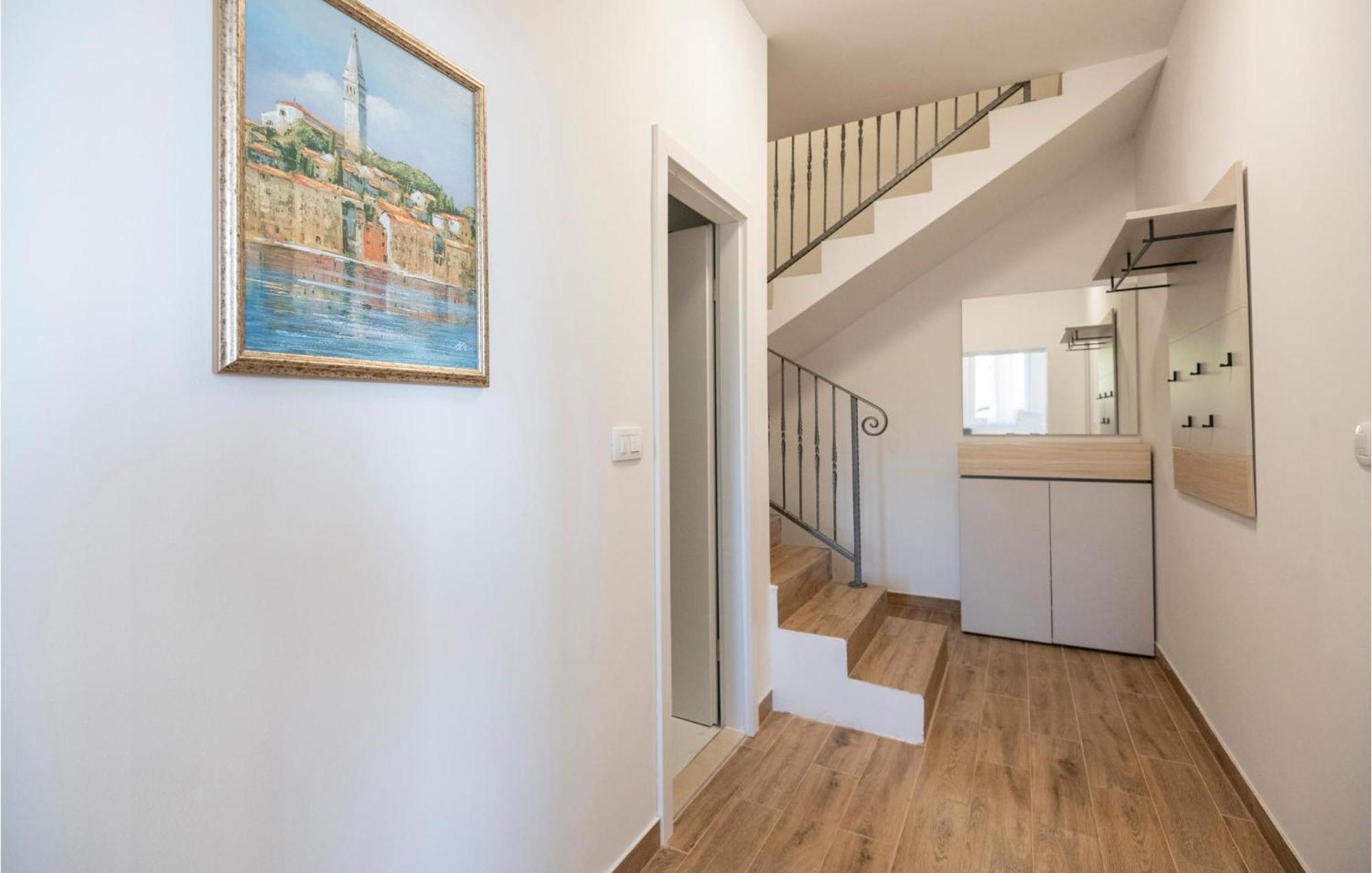 Nice Apartment In Podaca With Wi-Fi Buitenkant foto