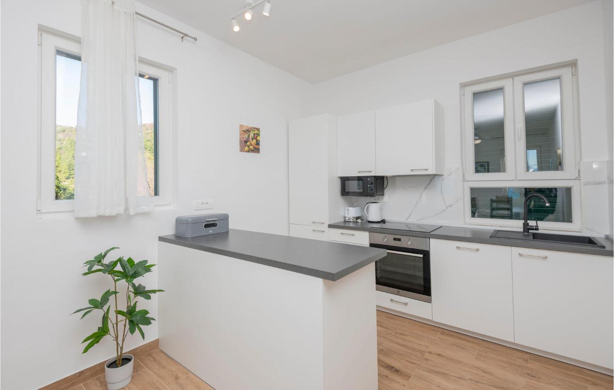 Nice Apartment In Podaca With Wi-Fi Buitenkant foto