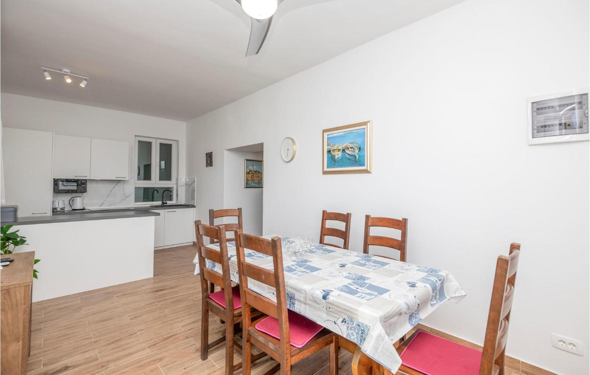 Nice Apartment In Podaca With Wi-Fi Buitenkant foto